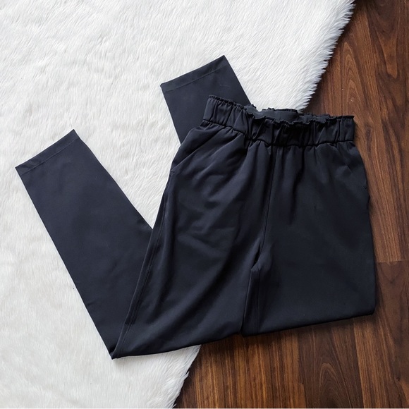 Lululemon Keep Moving Pant in Charcoal Gray - Picture 2 of 8